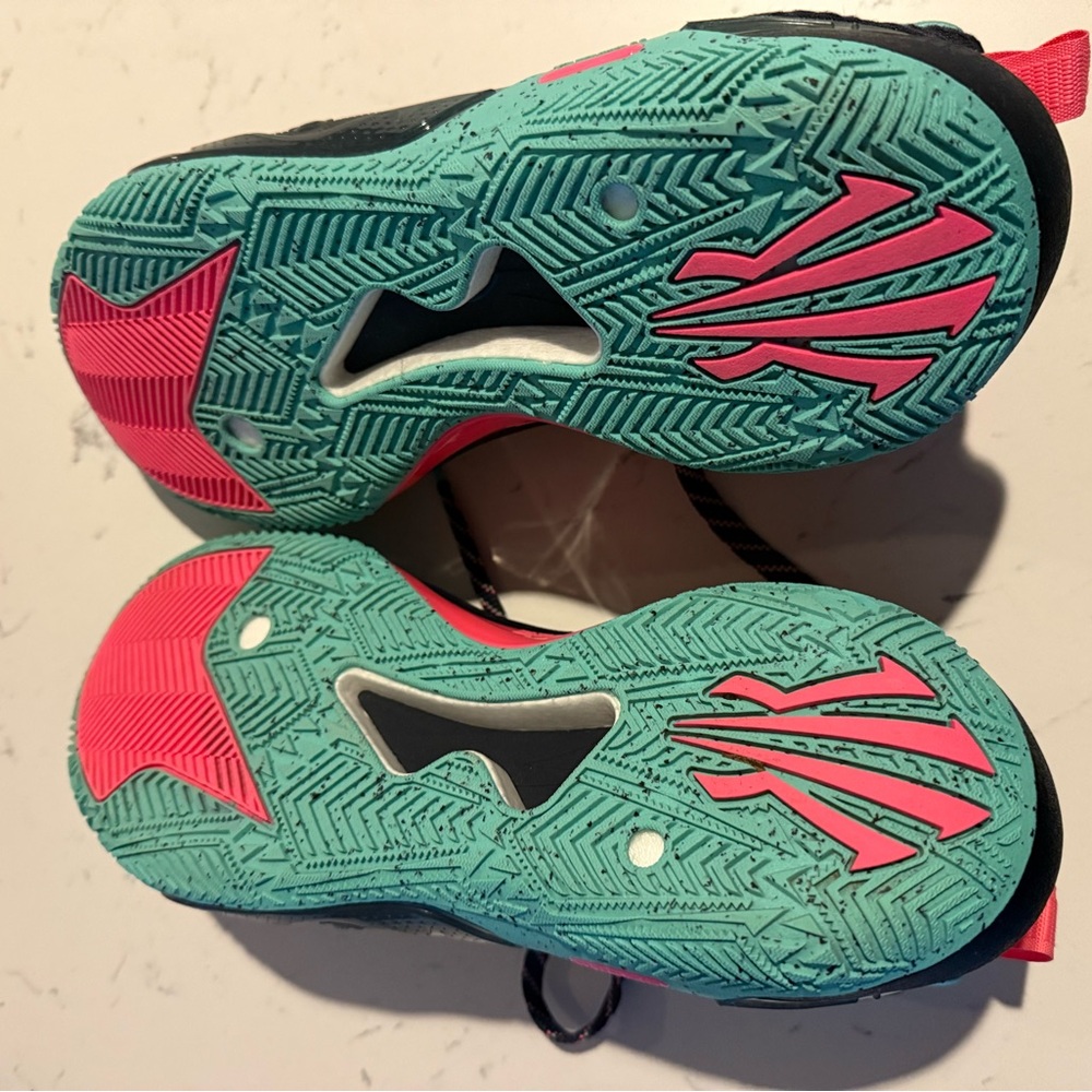 Men's Black and Teal Athletic Shoes - Picture 4 of 9